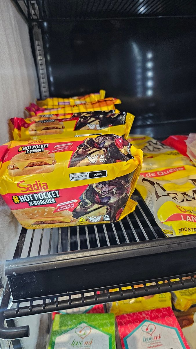 acervolibear's tweet photo. Tem hot pocket do Darius no mercadinho do meu condomínio 😭 https://t.co/B4gEyzuFTt