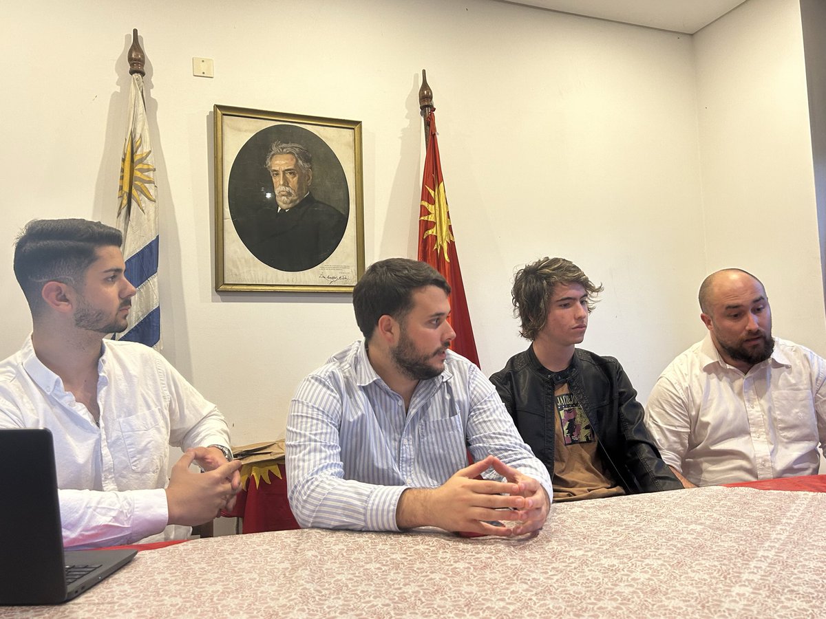 “Hablemos del Municipio E” nos permitió seguir construyendo diálogo y propuestas junto a vecinos y representantes locales.
La transformación comienza en cada idea, en cada encuentro, en cada vecino. 
🚩Nos llevamos el compromiso de transformar la palabra en acción.