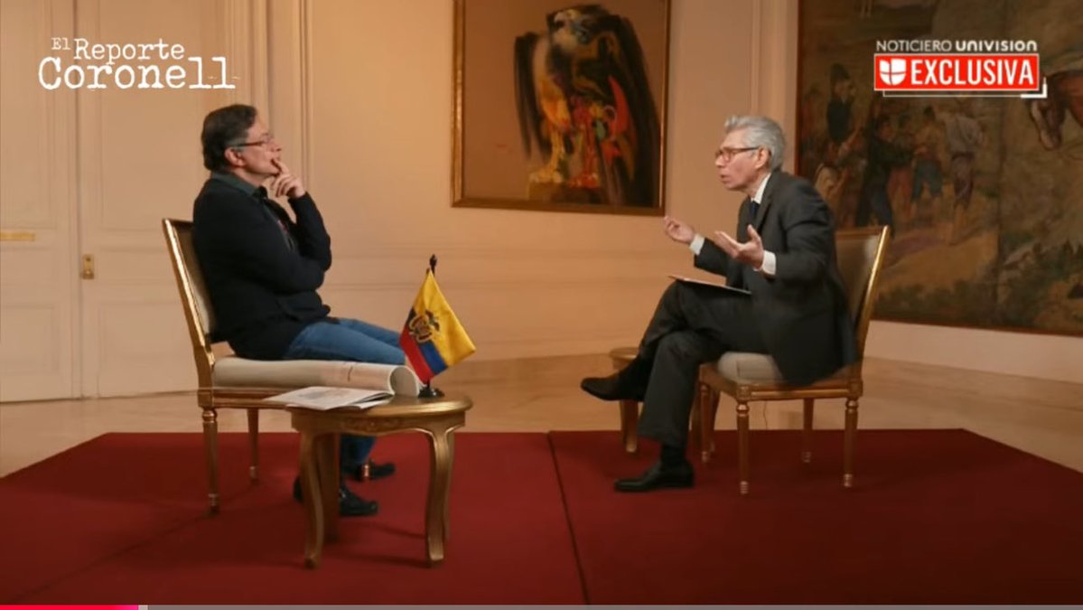 TrianaCongreso's tweet image. Dice Daniel Coronell: ‘Estados Unidos compra el 26% de las exportaciones colombianas, mientras tanto Colombia compra menos del 0,6% de lo que produce EEUU… No hay forma de que Colombia sostenga una guerra comercial con EEUU’.
‘ Yo veré cómo maniobro’, responde Gustavo Petro.…
