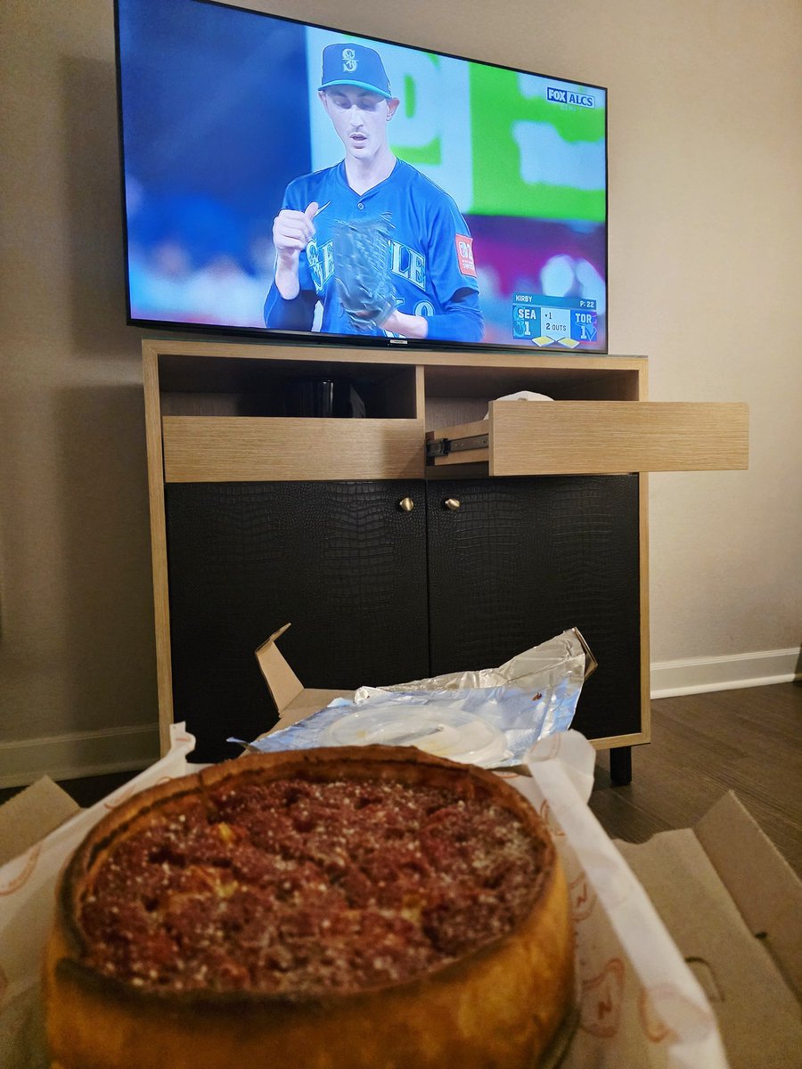 FFS dude said this was a small one 😅🍕 (When in Chicago I guess)