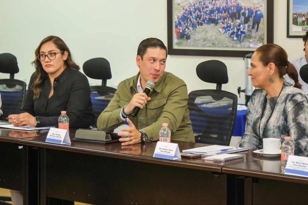 Ocupamos el segundo lugar nacional en reducción del rezago educativo y en nivel de escolaridad.
Gracias al <a href="/IFEQ15/">IFEQ</a>, <a href="/INEMexico/">@INEMexico</a>, a las y los representantes municipales, al presidente <a href="/RodMonsalvoC/">Rodrigo Monsalvo</a> y a la <a href="/UPQoficial/">UPQ</a> por sumar a este esfuerzo por más oportunidades educativas. 📘✨