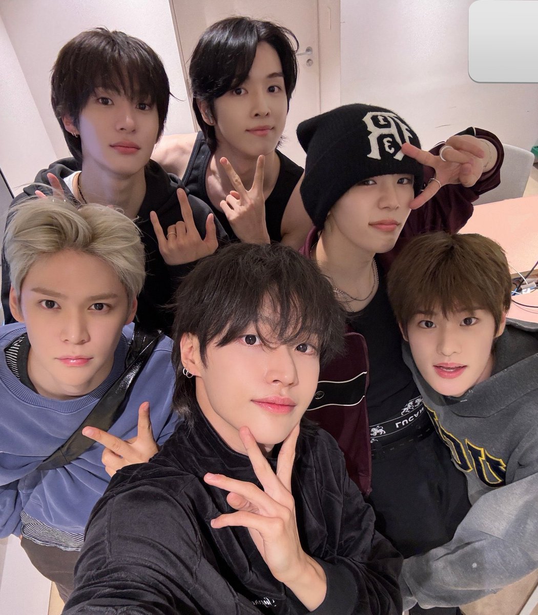 1 repost = 1 vote
1 reply = 1 vote

I vote #RIIZE on #2025MAMAVOTE