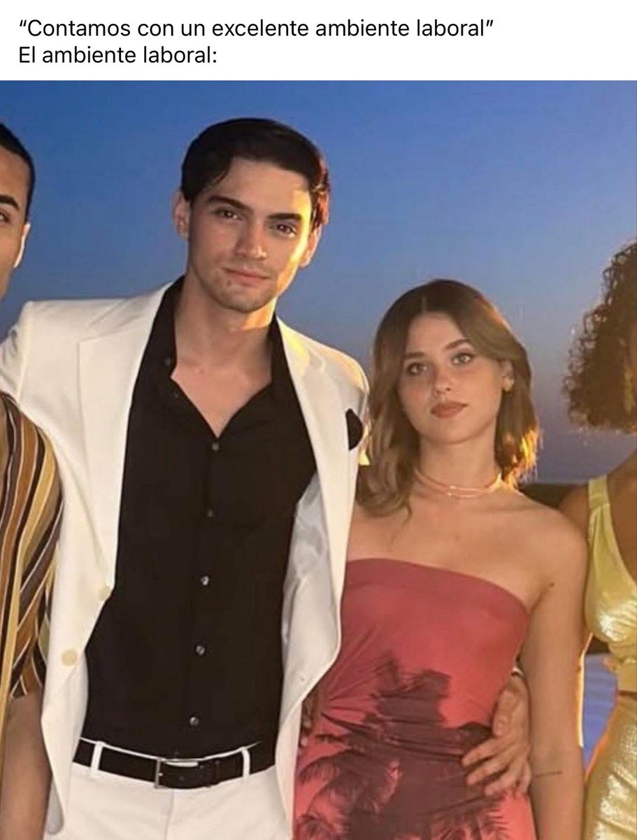 No puedo parar de reír con lo que me acaban de mandar 
Los compañeros de trabajo andan en todas