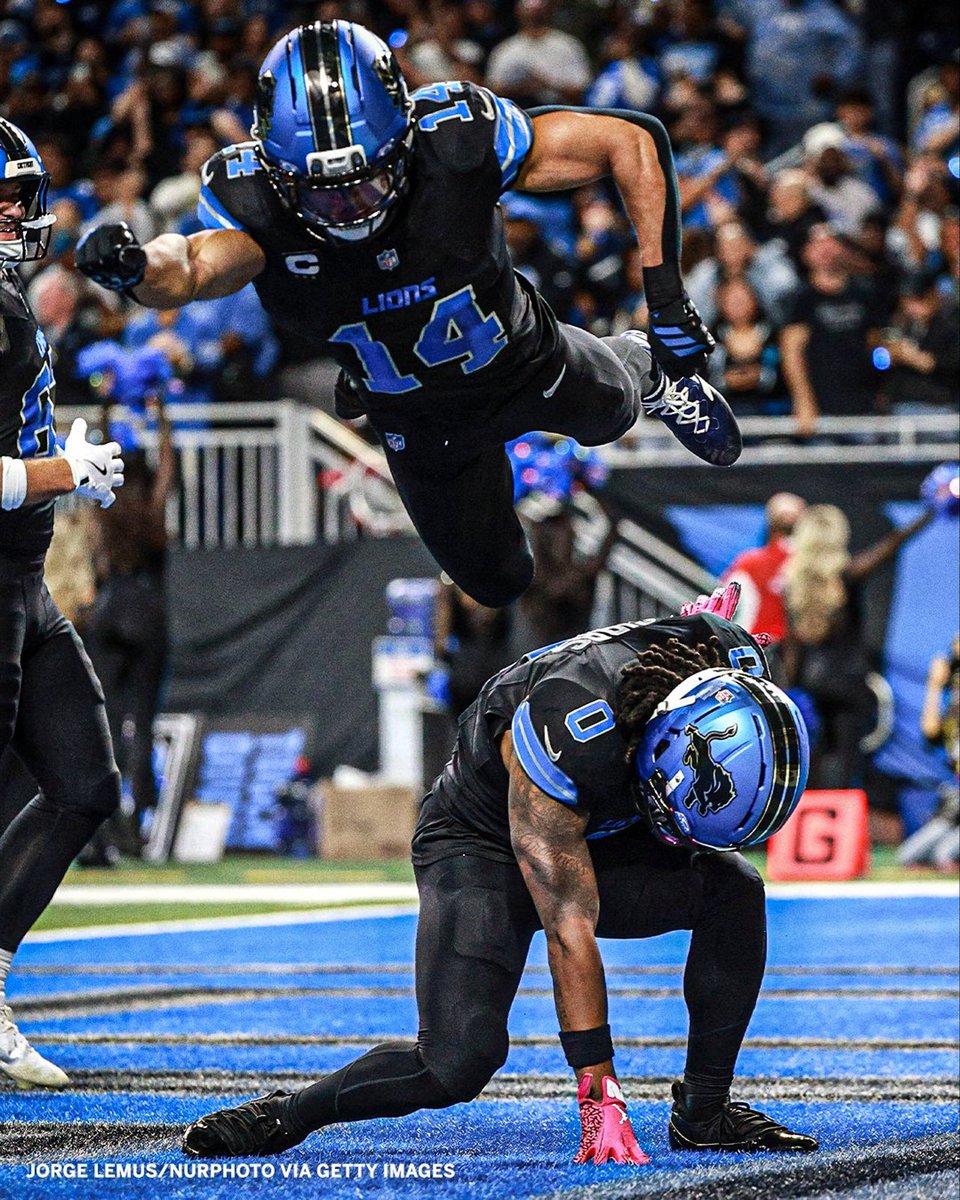 Amon-Ra St. Brown and Jahmyr Gibbs just combined for the sickest photo of the season 🔥🦸‍♂️