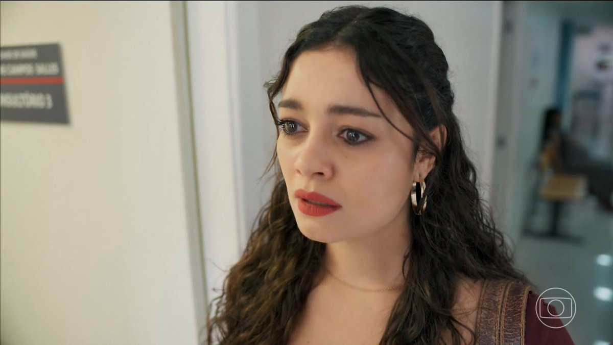soperrygoso's tweet image. vc tá querendo que eu acredite que ESSA MULHER vai ser avó? #TresGracas