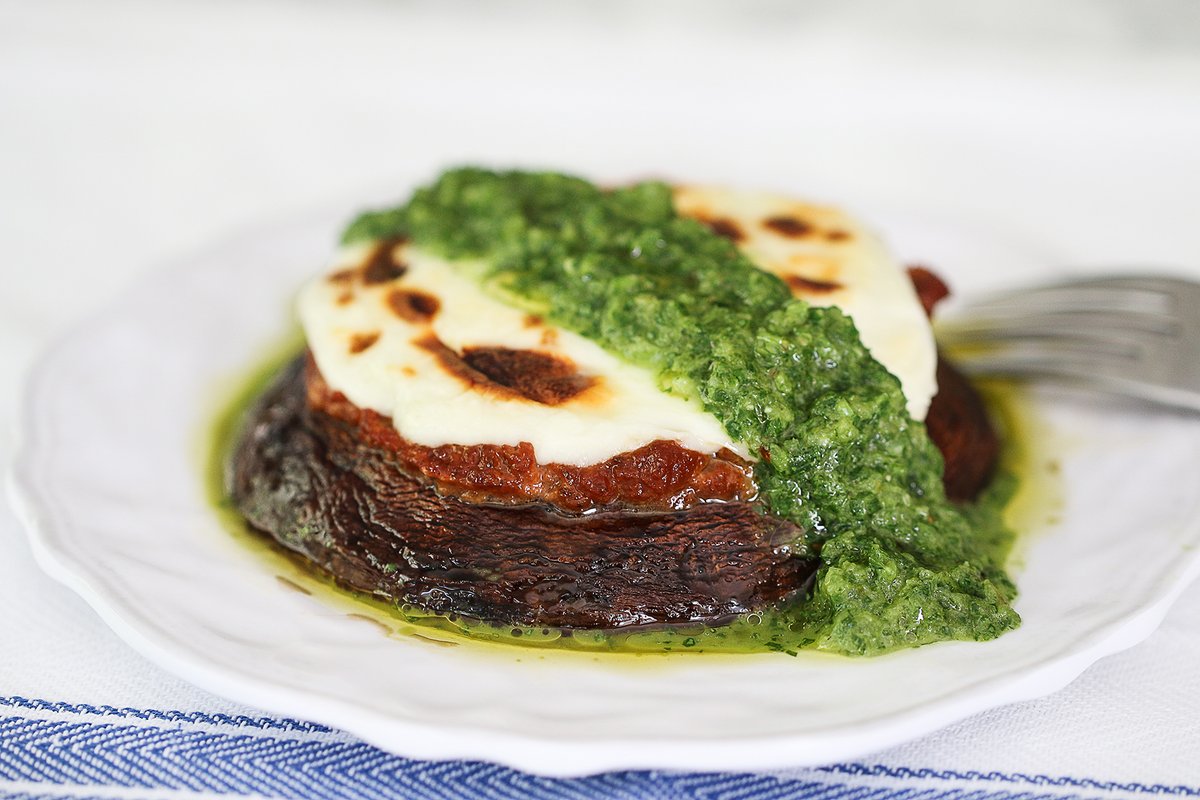 eathappykitchen's tweet image. Feeling like a carnivorous keto warrior but need a veggie break? Sink your teeth into this flavorful Portobello Cap with spicy Zhoug! #EatHappyToo #BalancedDiet #VegetarianDelight Recipe available in Eat Happy Too! amzn.to/2EZghBT