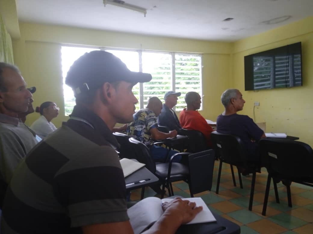 CitmaLT's tweet image. Continúan las capacitaciones desde el CUM en Jobabo, localidad en la que el @proyectomicosta aporta desde el modelo EEI en el curso Defensa Civil. 
@citmacuba @AMA_CUBA  @YelenysLasTunas 
#UnidosXCuba #PreparadosYAlertas
