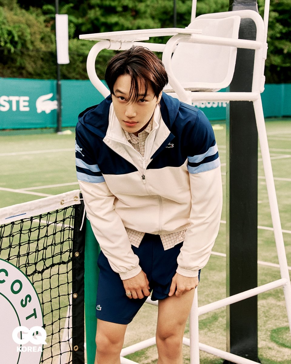 imbcenews's tweet photo. 엑소 카이, 테니스 코트 위 자신감 [화보] 
#엑소 #EXO #카이 #KAI #라코스테 #LACOSTE 
#화보 #지큐 #GQ #라코스테 #iMBC연예 

카이는 이번 화보에서 테니스 코트를 배경으로 자신만의 밝고 에너지 넘치는 모습으로 완벽하게 소화하며 시선을 사로잡았다. 

또한 자신감 있는 애티튜드와 표현력 넘치는 다양한 표정으로 화보의 완성도를 한층 끌어올렸다.

공개된 화보 속 카이는 테니스 코트는 물론 일상에서도 자연스럽게 어우러지는 세련된 온오〮프 코트 룩을 제안한다.

🔗https://t.co/Mf0To8VDog