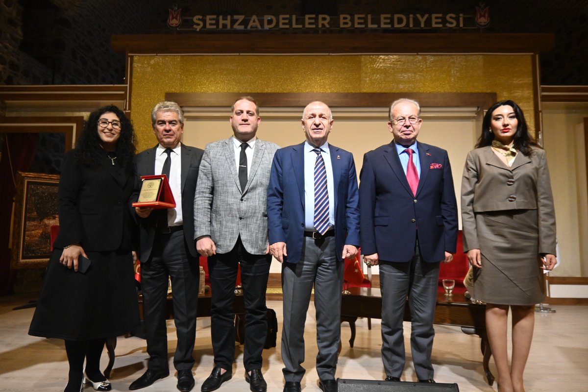 Genel Başkanımız Sayın Prof. Dr. Ümit Özdağ; 21. Yüzyıl Türkiye Enstitüsü, Adalet Mülkün Temelidir Derneği ve Magnesia Araştırma ve Strateji Derneği’nin katkılarıyla düzenlenen “TBMM’de Öcalan Komisyonu Ne Yapıyor?” konulu konferansta katılımcılara hitap etti.

Konferansta, Prof.