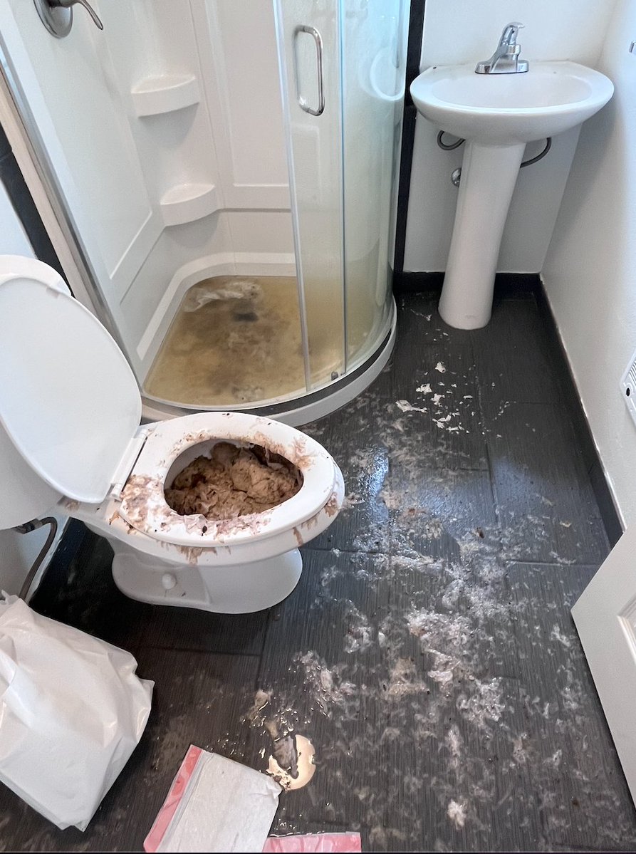 darrelltalksfi's tweet image. My friend owns a rental property.
Got a call that the toilet was backed up and ceiling was leaking.
Turns out the tenant was putting baby wipes down the toilet for over a month.
$6k in sewer damages.
He’s done being a landlord. The house is going on the market next month.