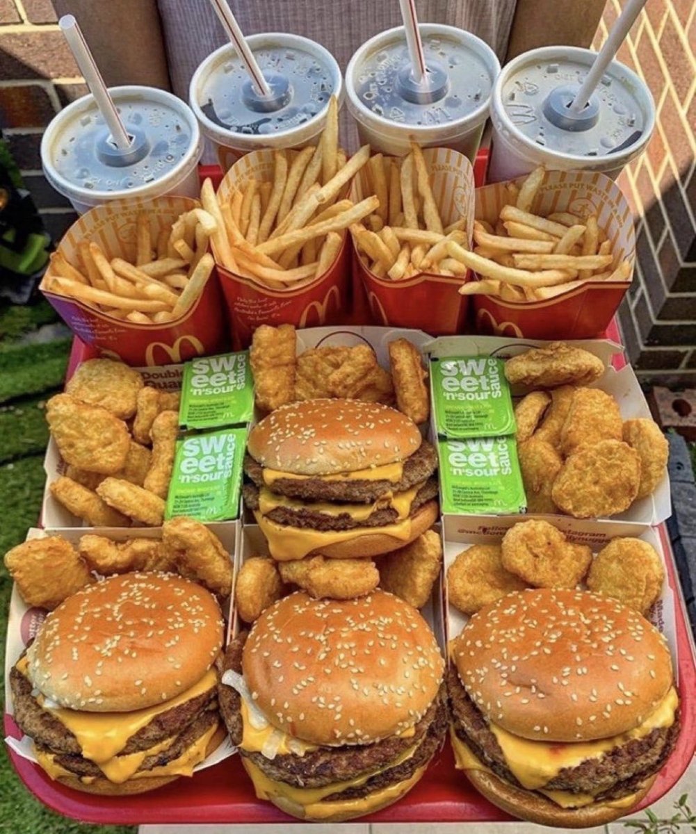 TrumpsHurricane's tweet image. What’s your first thought when you see this ??