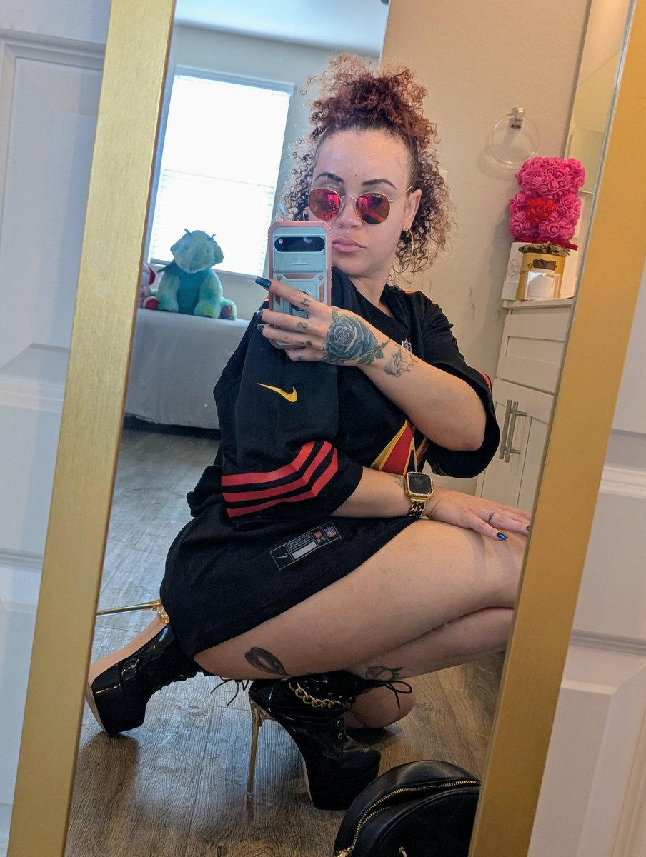 MiselleLaMuse's tweet photo. Win or lose, Fuck the #49ers it's #BearDown until the 🪦🥴 https://t.co/UVlhuLywCL