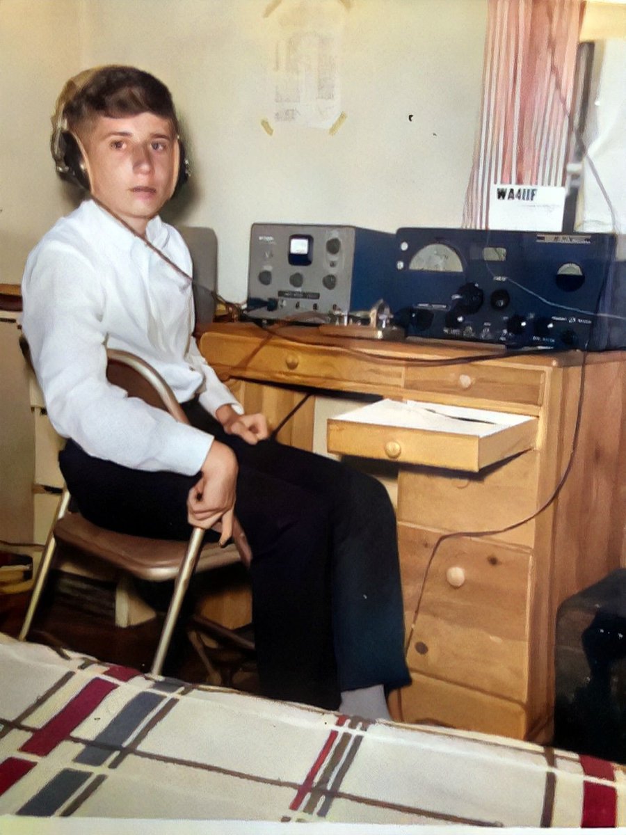 cqcqcqdx's tweet image. Many young operators had their shack in their bedroom!