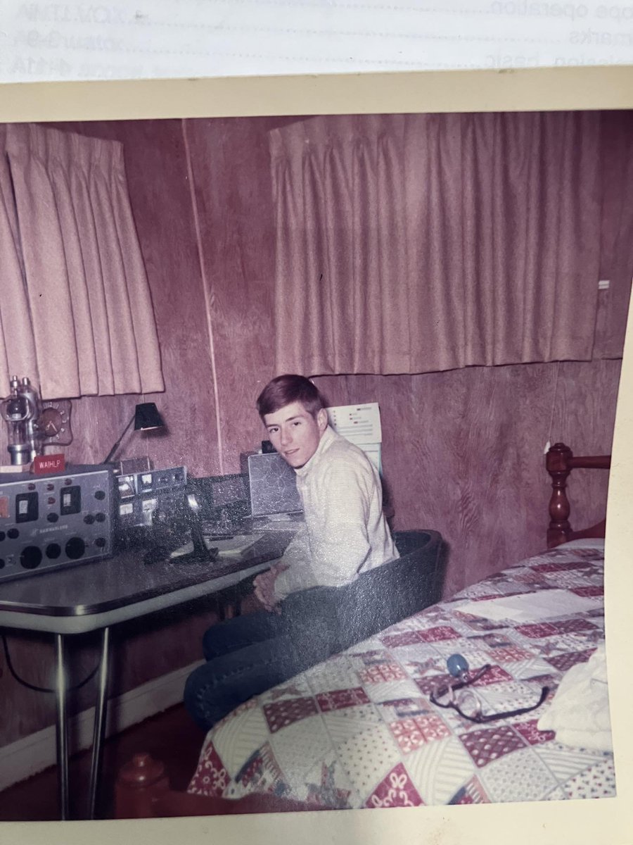 cqcqcqdx's tweet image. Many young operators had their shack in their bedroom!