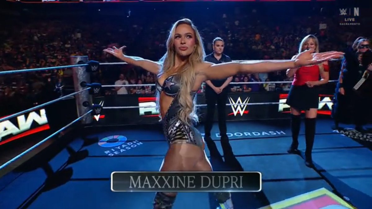 MaxxineDupriCom's tweet photo. #MaxxineDupri #AlphaQueen #AlphaAcademy #WWE #WWERAW https://t.co/7Z4rauxGKU