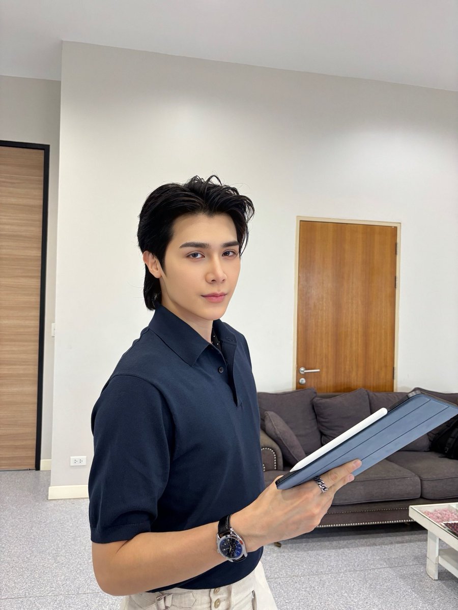 Morning, series Q6 is calling~ 
Ready for another day on set? 🎬💛

#FortPeatNewSeries3Q6