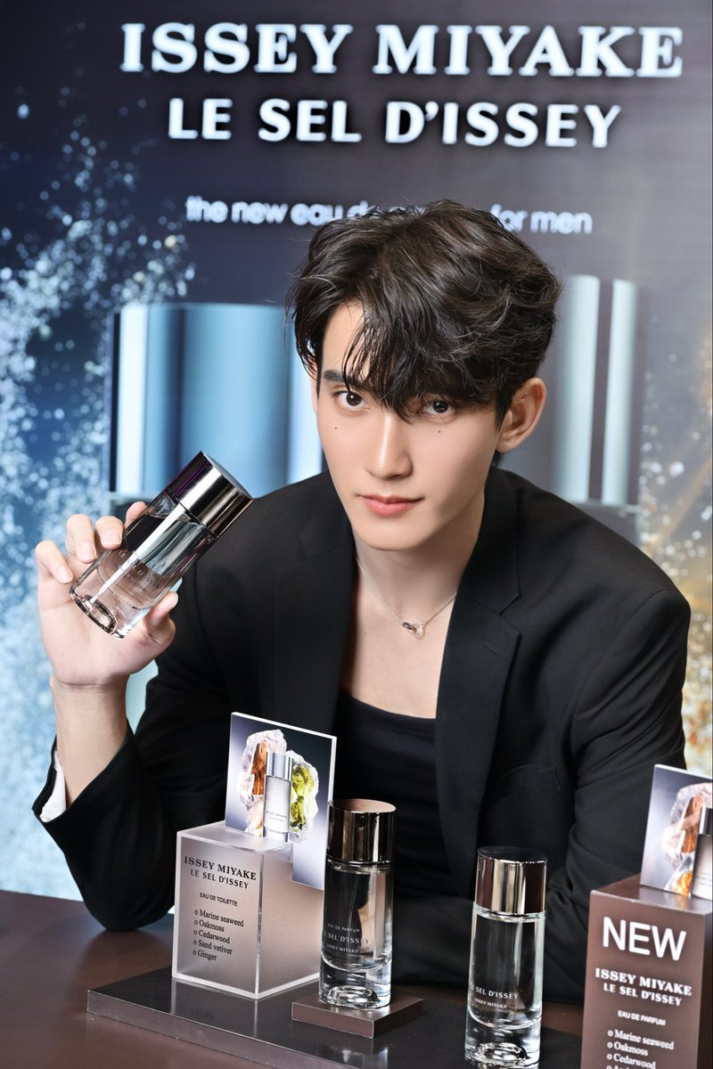HeadquartesTH's tweet image. เฟริสท์ - ฉลองรัฐ (@firstfh5) ในงาน ISSEY MIYAKE เปิดตัวน้ำหอมใหม่ LE SEL D'ISSEY EDP แนวความหอมแบบ Woody Marine Dry Amber ด้วย Salt Accord กับ Cedarwood

#isseymiyakeparfumsTH #leseldisseyEDP
#First_Chalongrat #รักแรกของเฟริสท์
