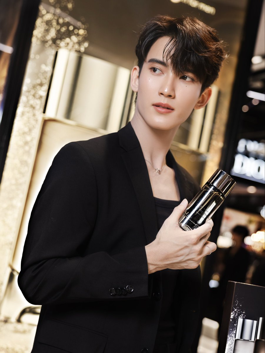 HeadquartesTH's tweet image. เฟริสท์ - ฉลองรัฐ (@firstfh5) ในงาน ISSEY MIYAKE เปิดตัวน้ำหอมใหม่ LE SEL D'ISSEY EDP แนวความหอมแบบ Woody Marine Dry Amber ด้วย Salt Accord กับ Cedarwood

#isseymiyakeparfumsTH #leseldisseyEDP
#First_Chalongrat #รักแรกของเฟริสท์