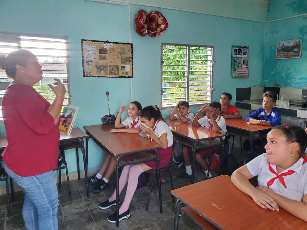 En el Día de la Cultura Cubana la profesora instructora Carmen Rodríguez Vidaillet realizó su taller de Apreciación Literatura en el Palacio de Pioneros Orlando Díaz Oliva de #Taguasco #CulturaTaguasco 
#CasasDeCulturaSS
#CulturaEspirituana
#SanctiSpíritusEnMarcha