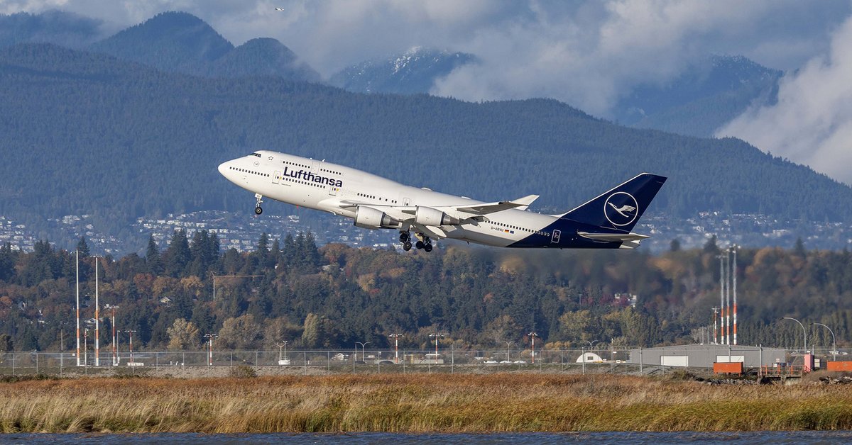 Kent_YVR's tweet image. It was a rainy Saturday in Vancouver, but then this sun (and wind) on SUNday ☀️ @lufthansa @BoeingAirplanes 747 D-ABVU LH493 departure at YVR for FRA