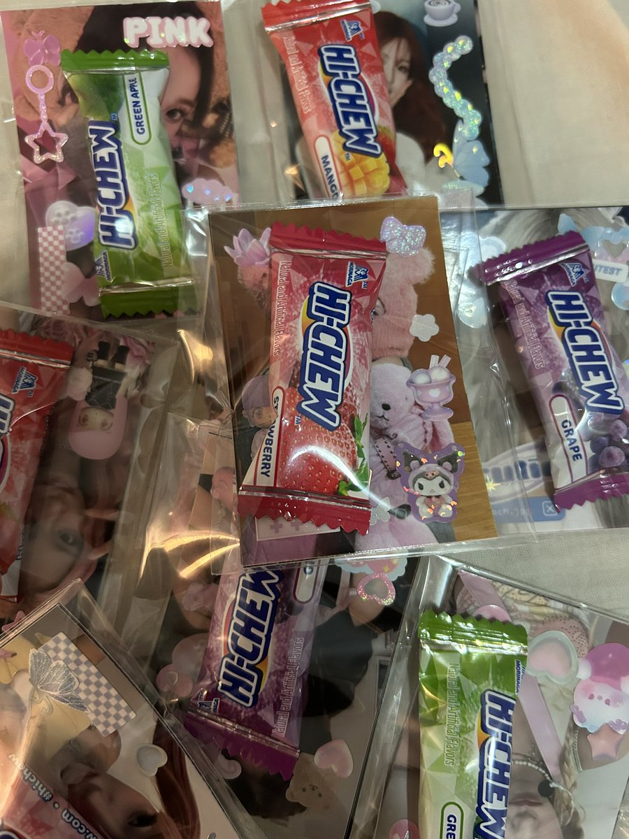 8bitseul's tweet photo. freebies for stayc toronto !! 
made packs with and without bracelets 💕
#STAYCinTORONTO #2025_STAYC_TOUR #STAY_TUNED https://t.co/rBqcsLYaPI