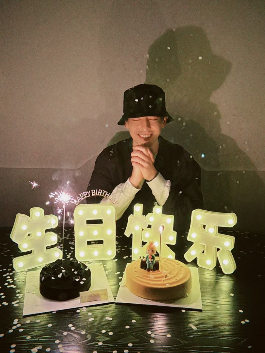 1021💚 울 륜이의 33번째 생일도 축하축하!
즐겁고 의미있는 하루가 되길, 生日快乐🫶🏻