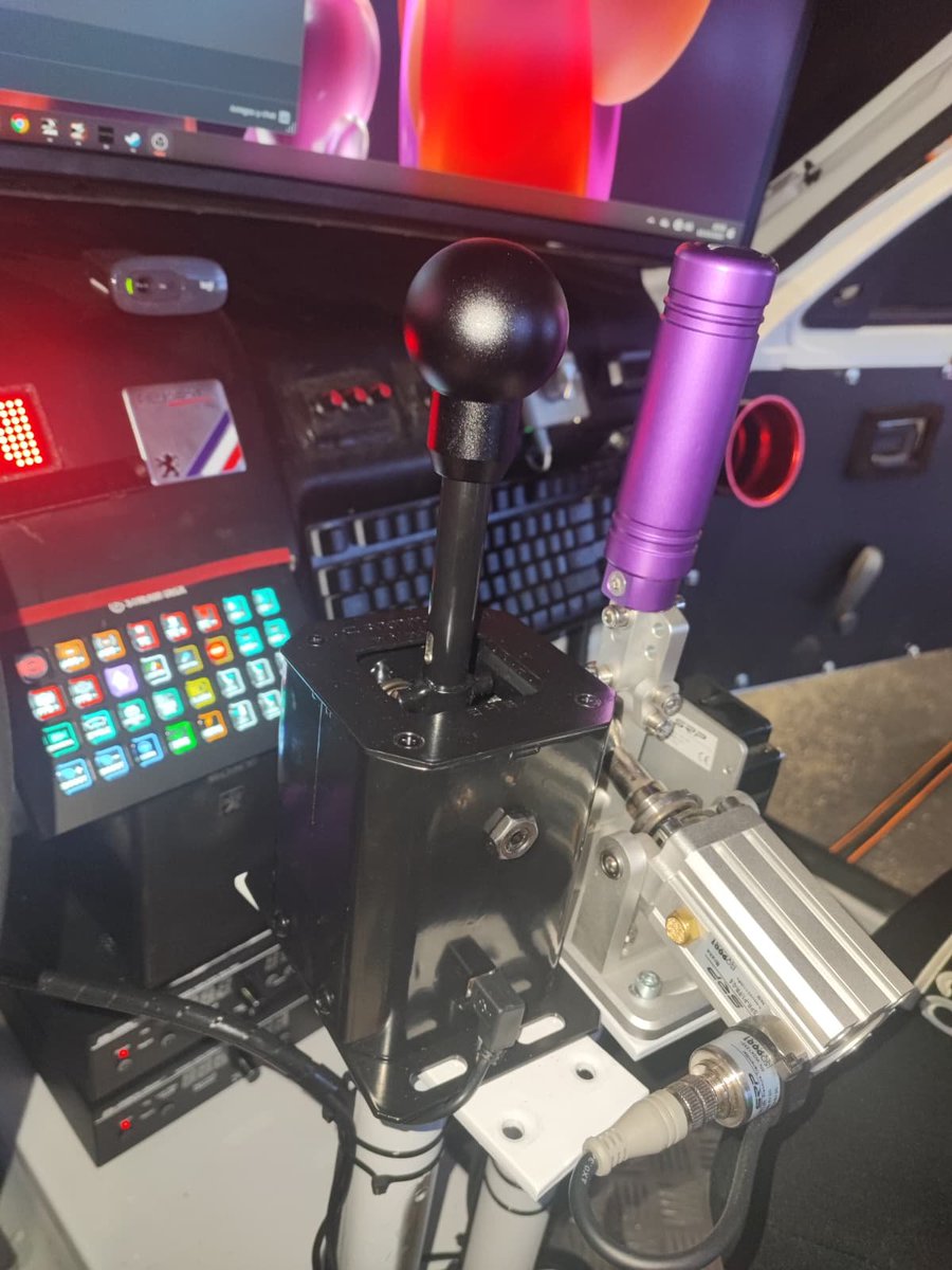 KenLincammus's tweet image. The CAMMUS racing simulator at the exhibition is absolutely captivating! 🤩 Every detail, from the steering wheel to the pedals and handbrake, exudes professionalism ✨, delivering an ultra-realistic racing experience. #CAMMUS #RacingTech #MustSeeAtExhibition #Simracing #Racing