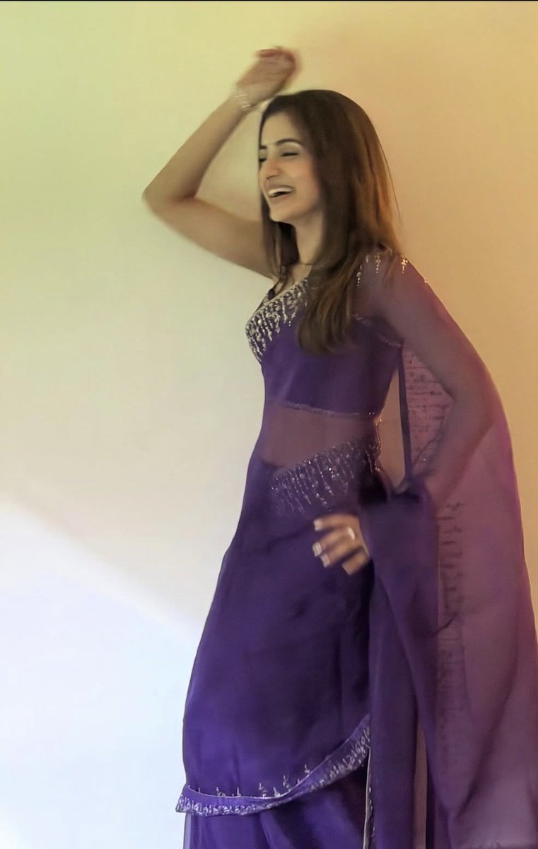 The No 1 Heroine of Kollywood 😎

THALAIVI TRISHA 😍
