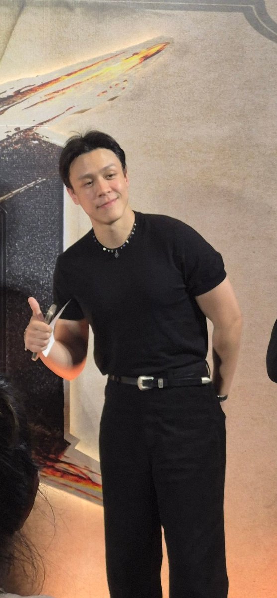 ได้บังเอิญเจอพี่ครั้งแรกแล้ว ขอบคุณพี่ท็อปที่โปรโมท ขอบคุณพี่เป้ที่ทำให้อยากไป 🙏😊🖤🤍