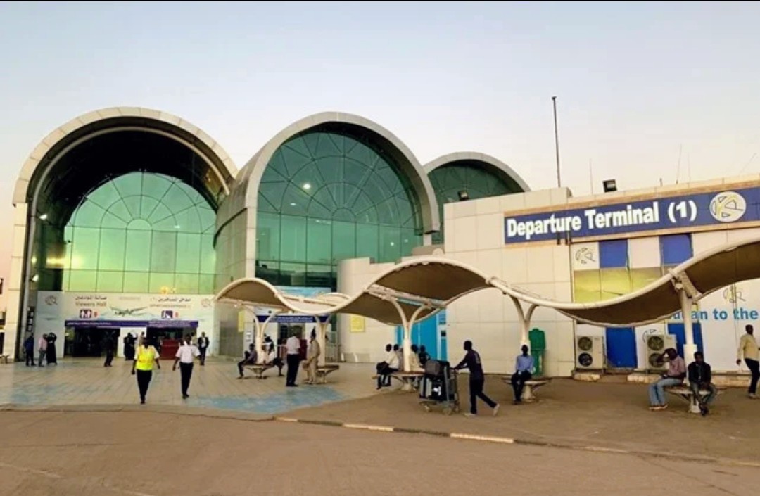 Hassan Berkia (@hassanahmedberk) on Twitter photo The Rapid Support Forces launched drone attacks on #Khartoum Airport just hours after #authorities announced the resumption of domestic flights, according to Al Jazeera.
#Sudan #war
#KeepEyesOnSudan The Rapid Support Forces launched drone attacks on #Khartoum Airport just hours after #authorities announced the resumption of domestic flights, according to Al Jazeera.
#Sudan #war
#KeepEyesOnSudan