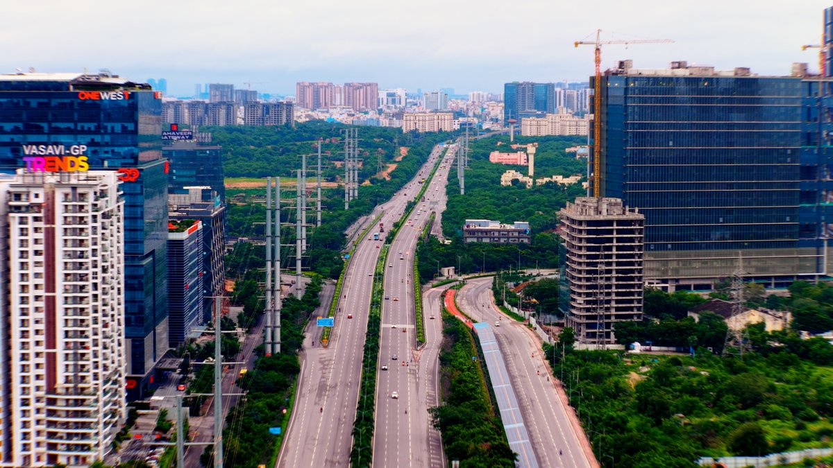 flyingframeshyd's tweet image. Nanakramguda, Hyderabad Drone Shots 📸
@KTRBRS   #HyderabadRealEstate #hitechCity #Development
