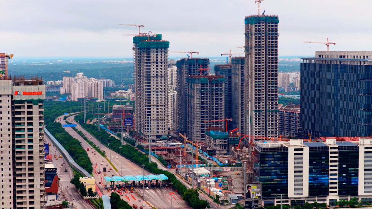 flyingframeshyd's tweet image. Nanakramguda, Hyderabad Drone Shots 📸
@KTRBRS   #HyderabadRealEstate #hitechCity #Development