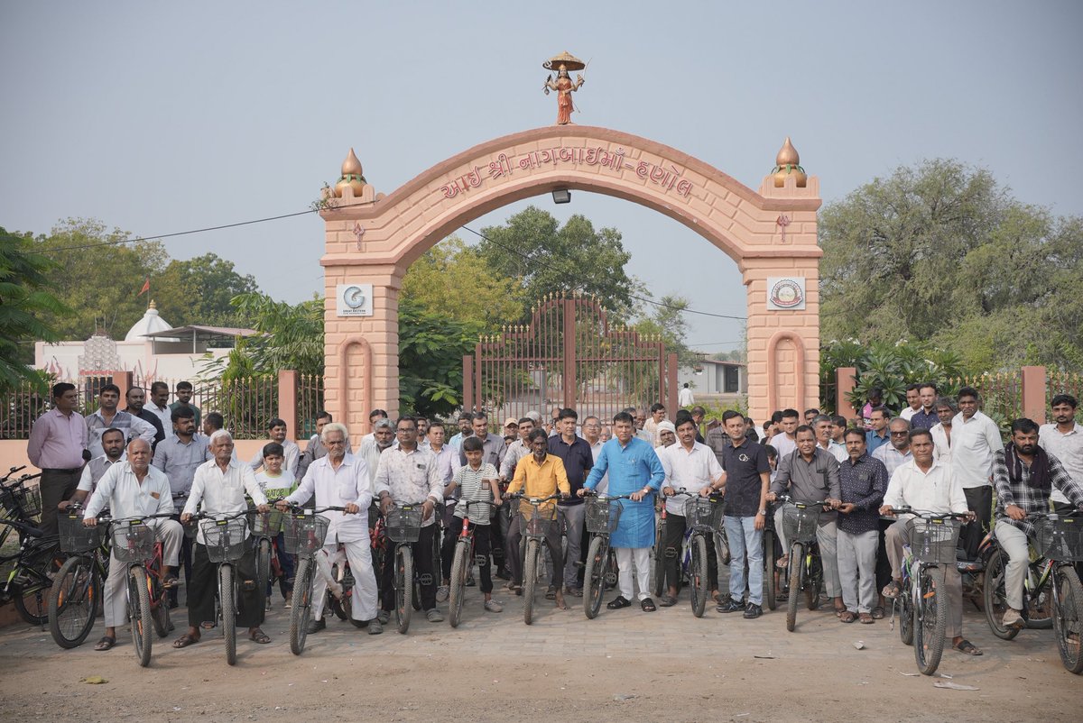 દીપોત્સવી પર્વ, મારા ગામમાં, સૌની સાથે….

दीपोत्सव का पर्व, अपने गाँव में, सबके साथ….