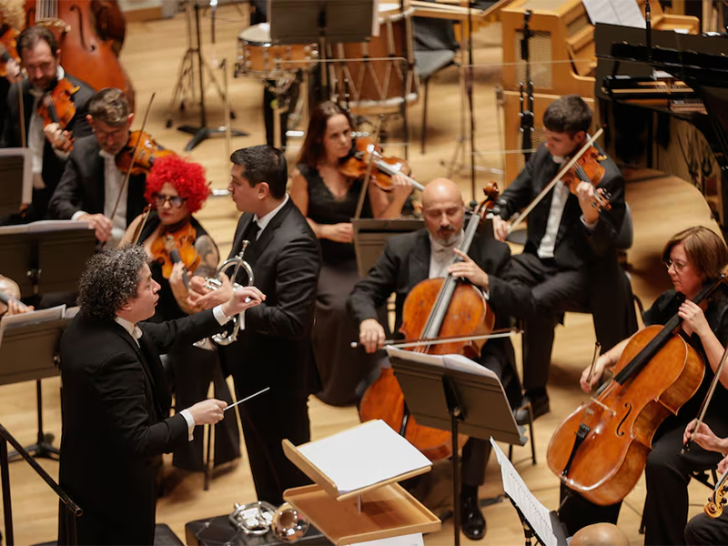 Programademano's tweet image. Este sábado 25 a las 8 am en La 2, Sinfonía nº 2 de Mahler con Gustavo Dudamel. Concierto en beneficio de los damnificados por la DANA. Orquesta de Valencia; Orquestra de la Comunitat valenciana; Cor de la Generalitat valenciana. Sandra Hamaoui, soprano; Eva Kroon, mezzosoprano.