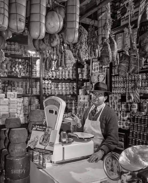 Магазин "Продукты", Балабаново, СССР. 1983-й год.