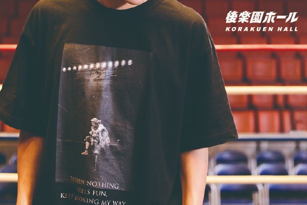 njpw1972's tweet image. 「棚橋弘至×後楽園ホール」
撮り下ろし写真をデザインしたメモリアルな限定アイテム（Tシャツ&amp;amp;ブロマイド）を10/23より発売！
njpw.co.jp/605688
tokyo-dome.co.jp/hall/topics/sp…
※後楽園以外の会場、闘魂SHOP通販サイト&amp;amp;水道橋店での販売はございません
#njpwshop