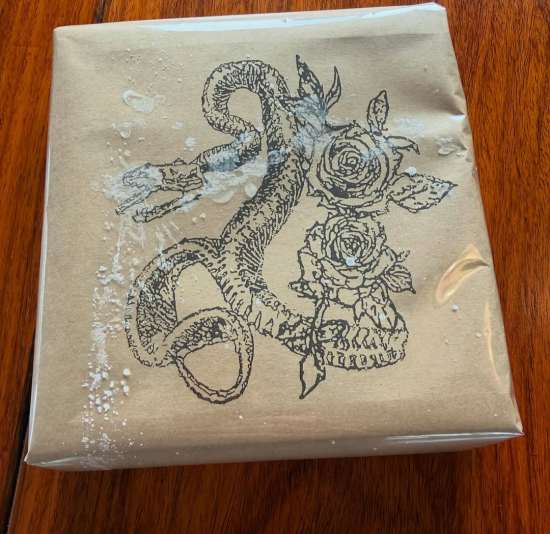 MOONSCAPE 「最終報復をお前に」 木製BOX仕様CD (WOODEN BOXED)￥3300

TOKYO HARDCOREバンド "MOONSCAPE"、1stアルバムから4年振りとなる待望の2025年最新2ndアルバムが自主制作にてリリース！

豪華木製BOX仕様、全11曲入り！

revenge-records.com/?pid=189034608