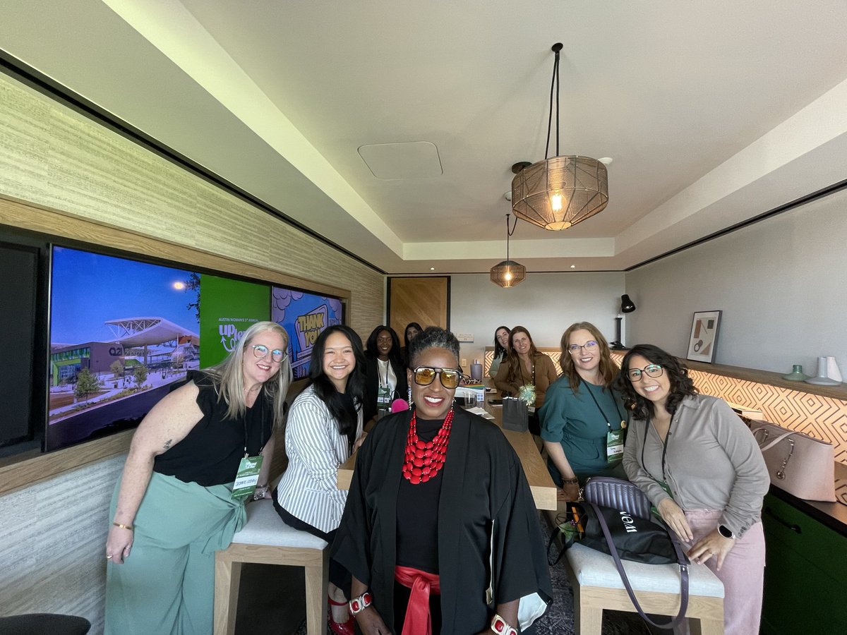 StylistMichelle's tweet image. Such an honor! I had a great time leading the workshop at the @austinwoman 3rd Annual UpLevel Her Conference ar Q2 Stadium on the topic: Own the Narrative-Building Your Personal Brand Online and IRL
#UpLevelHer #AuthenticLeadership #TrendDisruptor 
 #AustinChangemaker