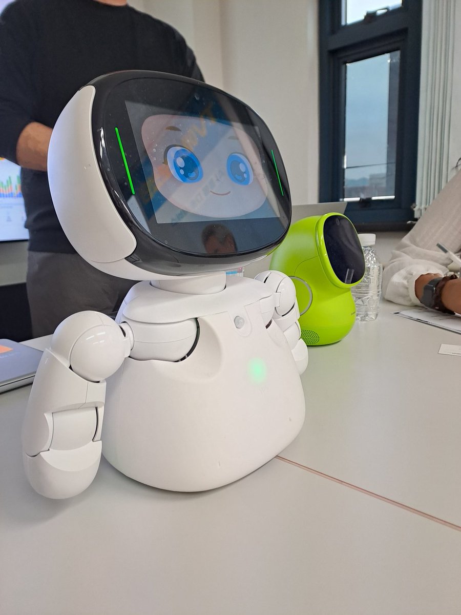 LabORA_robotics's tweet image. 🇰🇷 DAY 2: LabORA in Seoul  
4⃣ Wonderful Platform – AI & robotics for dementia prevention & care (📸 1) 
🤝 Company presentation and meeting with Louis Lee, CMO (📸 2) 
#AssistiveRobotics #Seoul