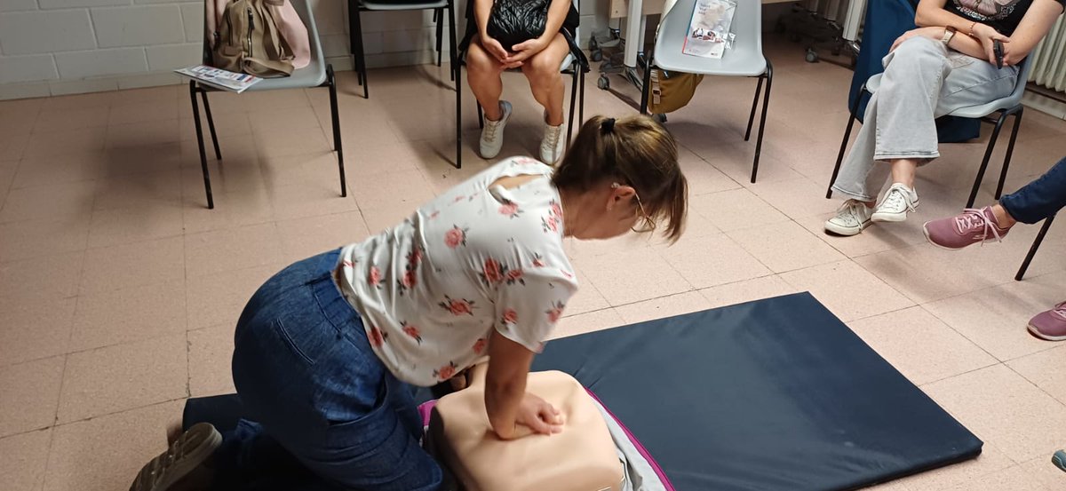 🩺💚 El CFIS ha portat formació al Centre Cívic de Sant Pere i Sant Pau! 💚🩺

Formar-se als barris és essencial per aprendre a detectar i actuar davant d’una aturada cardiorespiratòria.

<a href="/universitatURV/">Universitat Rovira i Virgili</a> <a href="/fundacioURV/">Fundació URV</a> <a href="/Dipta_cat/">Diputació de Tarragona</a> <a href="/URVmedicina/">Facultat de Medicina i Ciències de la Salut</a>