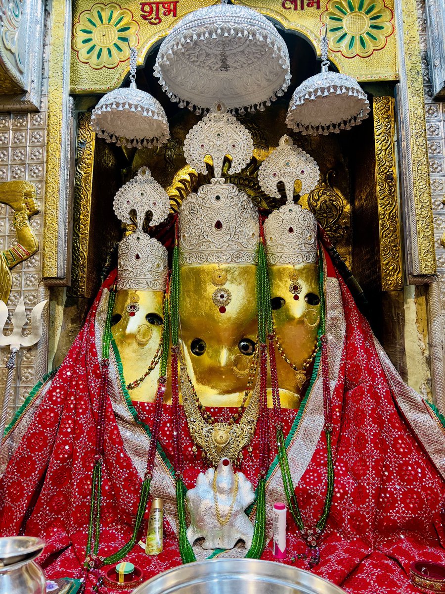Manoj Tyagi (@manojptyagi) on Twitter photo माँ नलखेड़ा वाली बगलामुखी माता तेरी सदा ही जय हो। आज के दिव्य दर्शन। 21/10/2025
💐🙏 माँ नलखेड़ा वाली बगलामुखी माता तेरी सदा ही जय हो। आज के दिव्य दर्शन। 21/10/2025
💐🙏