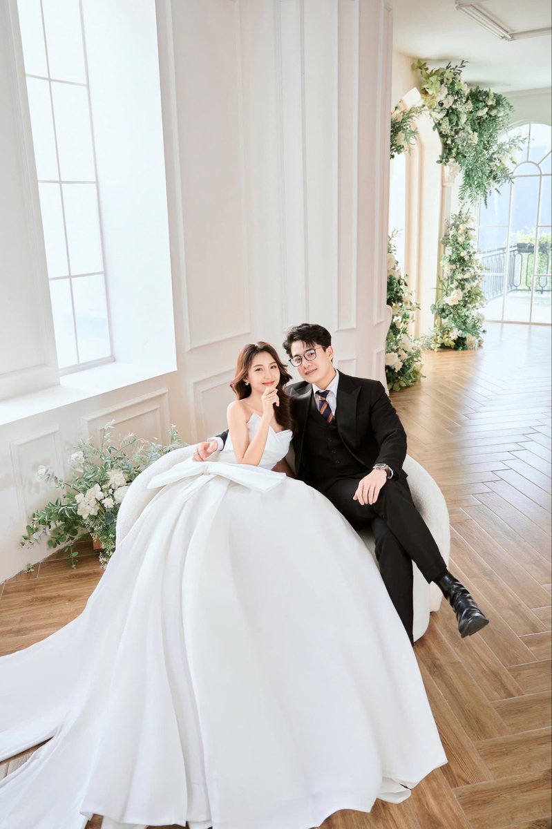 Chụp ảnh cưới tại phim trường chưa bao giờ hết HOT.

P/s: Chụp ảnh cưới, trọn gói ngày cưới, makeup, in thiệp cưới, mâm quả – inbox Nhung để đặt lịch sớm nhé!  
☎️: 0905 818 366
Hà Nhung Wedding 
Trang Điểm Dự Tiệc Đà Nẵng - Hội An