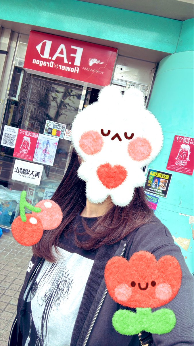 たてちゃんページ お久しぶり先生描き下ろしニディガ展2KVタペストリー | NEEDY