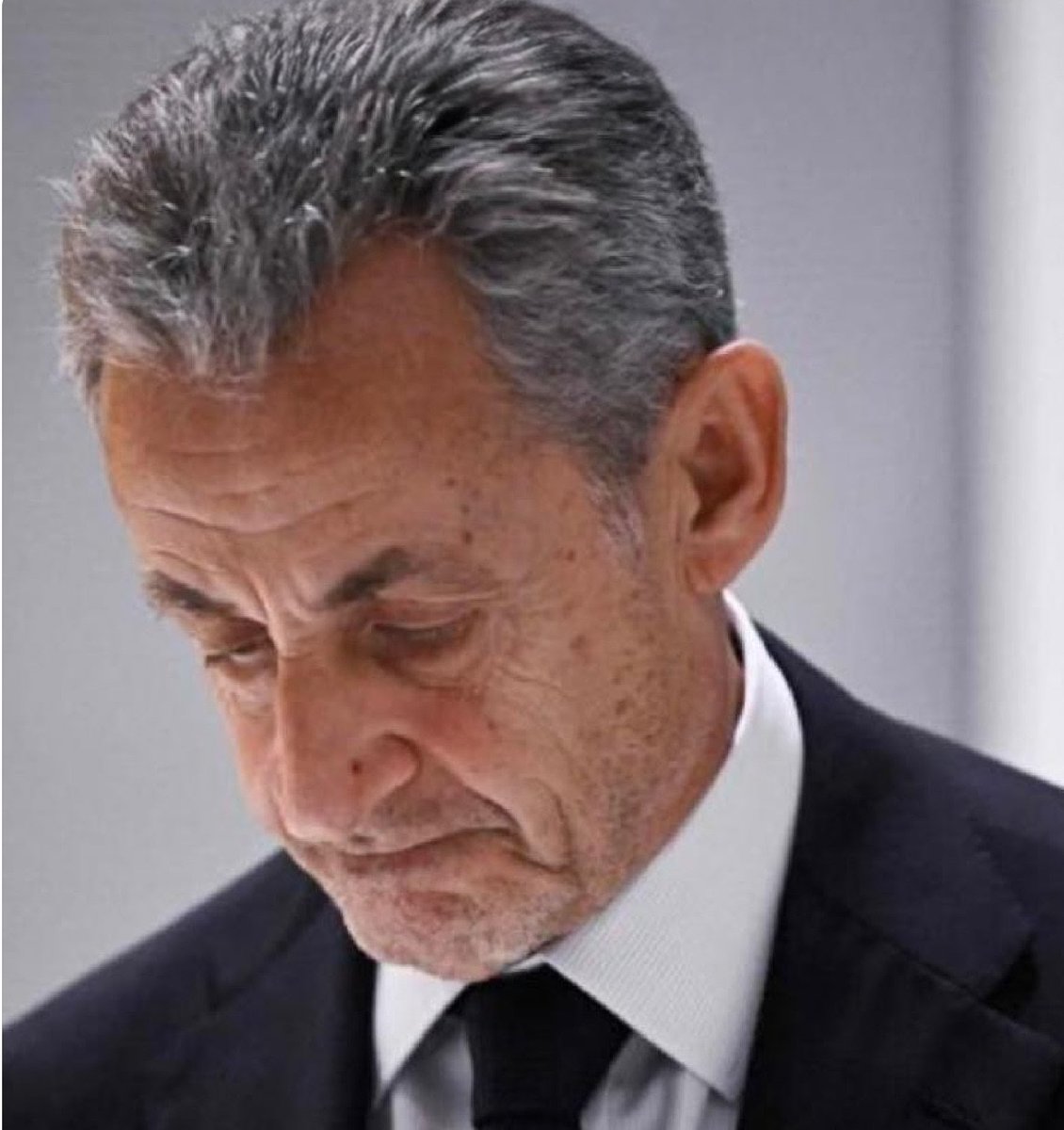 Qu'on aime ou qu'on n' aime pas #Sarkosy, le spectacle de son incarcération expéditive avant tout jugement d'appel, aura des effets irréparables sur l'idée qu'on se fait de la justice et sur le nécessaire sentiment d'humanité !