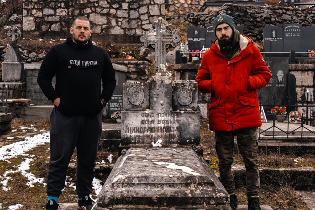 "Ovđe počiva vođa ustaša Nikola Nikolić - rođen 1885. pogibe 1919." Selo Broćanac, Nikšić.

<a href="/didileja/">DIDI</a>