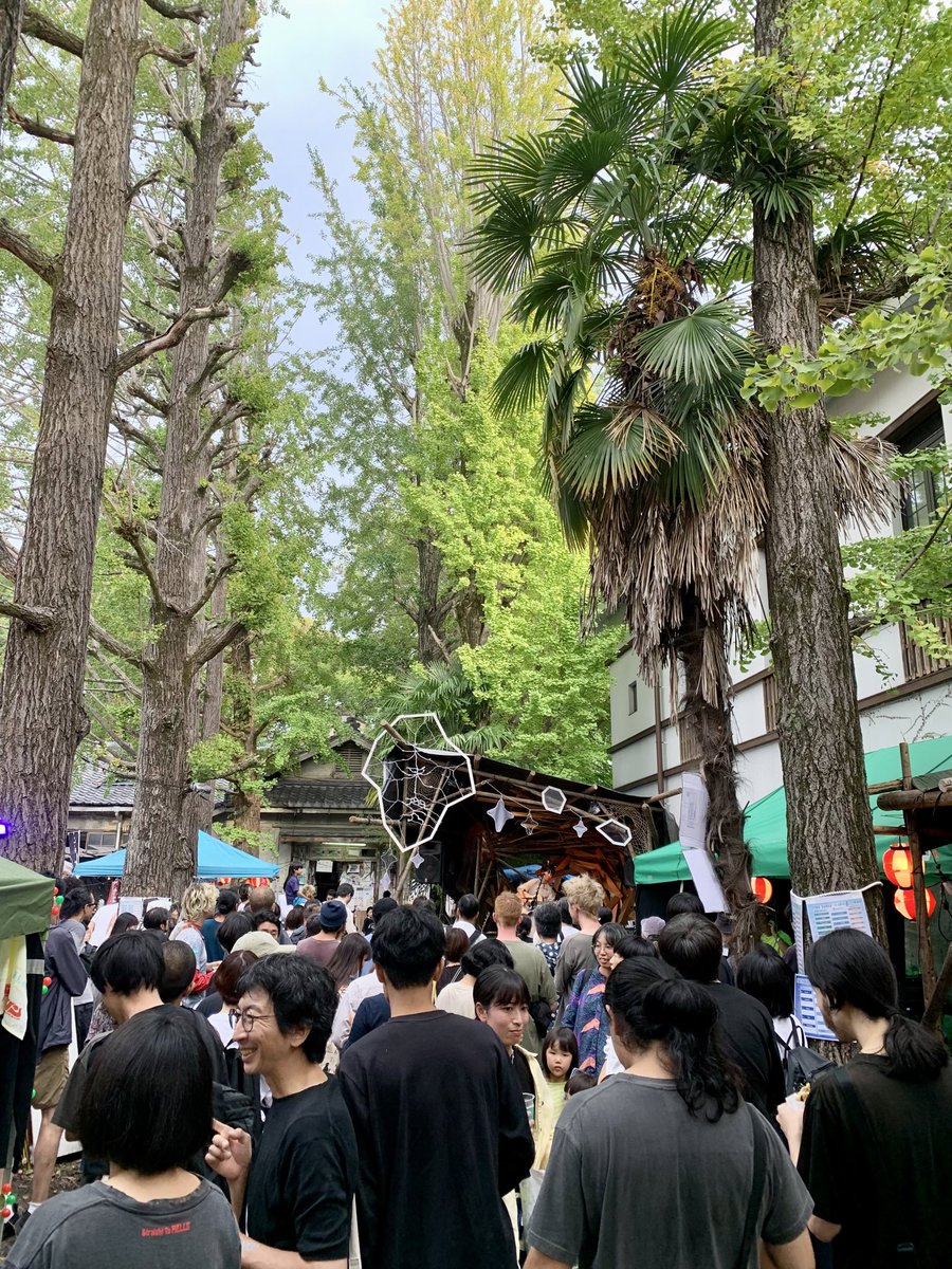 未来祭めちゃくちゃ最高なイベントでした‼︎ 久々にチン君やBoscoさんに再会できたりライブもフードも吉田寮全体も一日中めちゃ楽しかった‼︎
改めて京都SUBMARINE2周年おめでとうございます‼︎