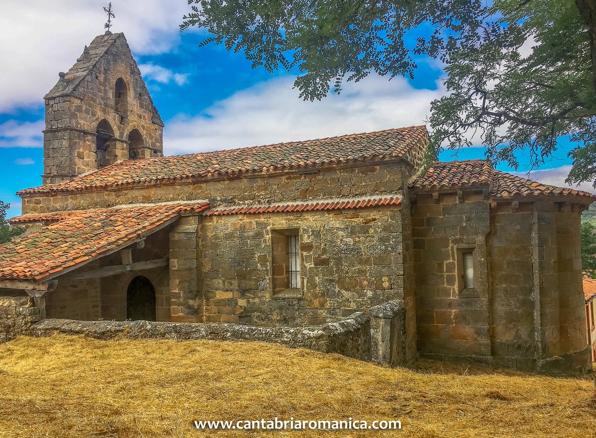CantRomanica's tweet photo. San Andrés de Valdelomar en #Valderredible, finales del siglo XII o inicios del XIII. Conserva su ábside semicircular, capiteles esculpidos y una preciosa espadaña.
#cantabria #arte #istoria #románico #medieval https://t.co/OR8ST95WUG
