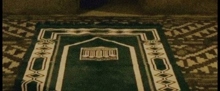 Seni öyle seven var ki,
Şah damarından yakın... 🌿