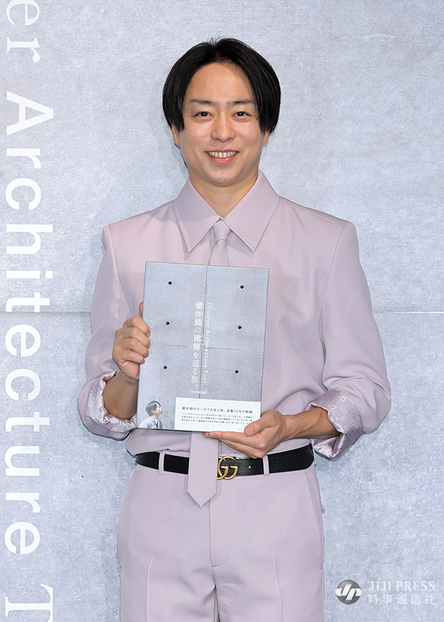 jijicom_ent's tweet photo. #櫻井翔 さんが書籍「櫻井翔の建築を巡る旅。【現代建築編】」の発売記念発表会に出席しました。「Casa BRUTUS」の連載「櫻井翔のケンチクを学ぶ旅。」のうち、櫻井さんが現代建築を訪れた回をまとめた本で、「実際に足を運んでいただくきっかけになれば、うれしいです」。

#櫻井翔の建築を巡る旅 https://t.co/qENQNEbaAI
