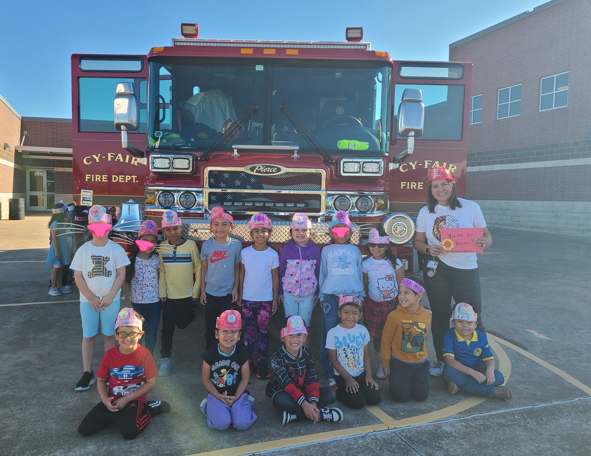 Ms_VillamizarBL's tweet image. Their faces as they walked out to meet the firefighters #priceless #firefighters #Community #heroes #kindergarten #Bomberos #HELPER #MRobPRIDE @CyFairISD #service @MRobinsonElem #thankyou @cyfairfd